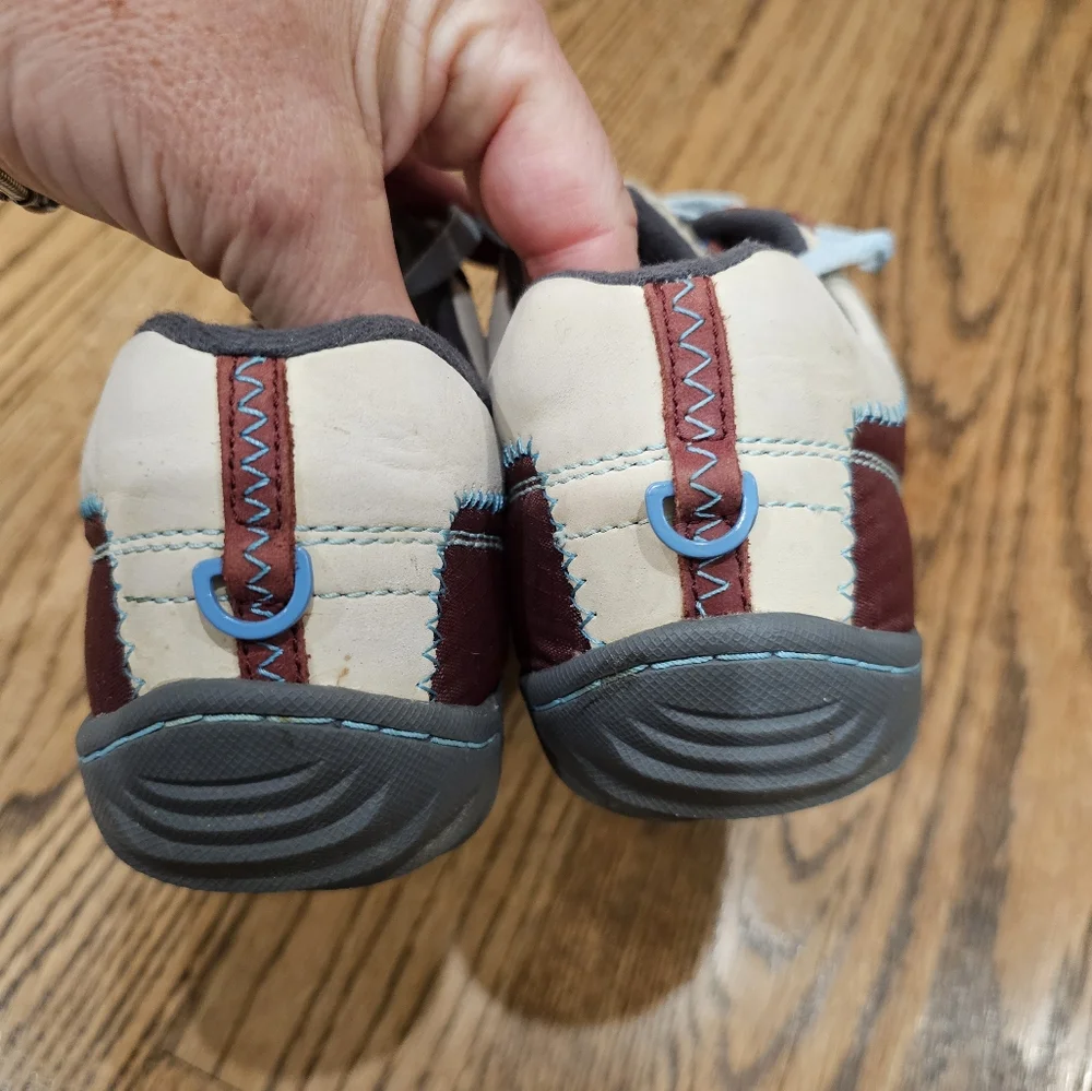 J-41 Jeep Engineered Traction Sole Women's Burgundy and Blue Sneakers - Picture 5 of 9
